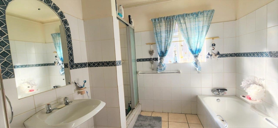 4 Bedroom Property for Sale in Die Rand Western Cape